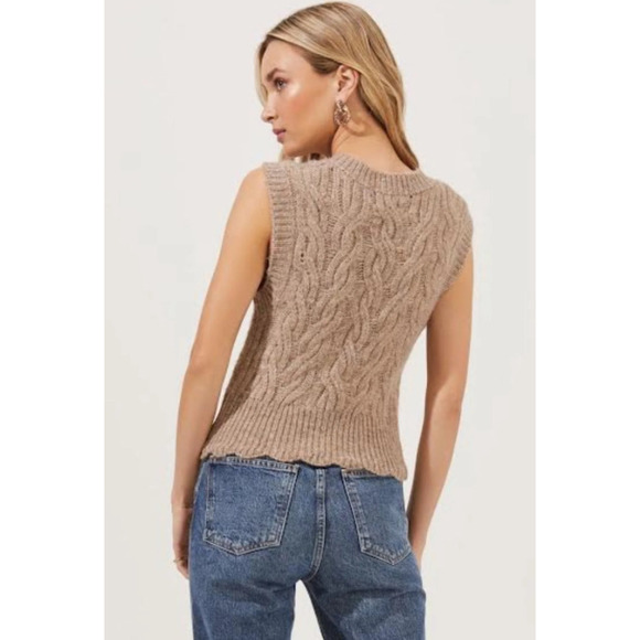 Astr The Label Medina Cabel Knit Sweater Vest in Beige- Size M- NWOT - Picture 2 of 11